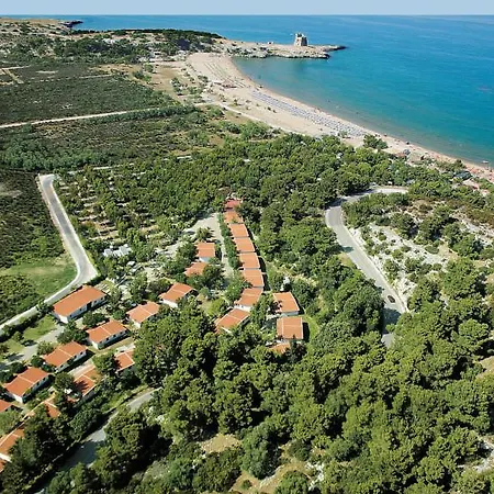 Parco vacanze Villaggio Turistico Grotta Dell'acqua 3*