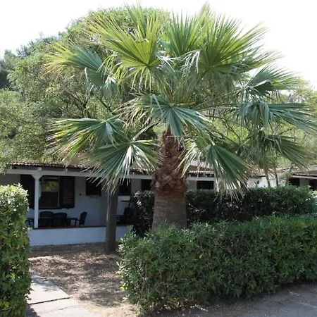 Parco vacanze Villaggio Turistico Grotta Dell'acqua 3*